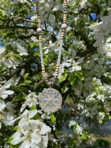 holzschmuck mit karmarad Anhänger